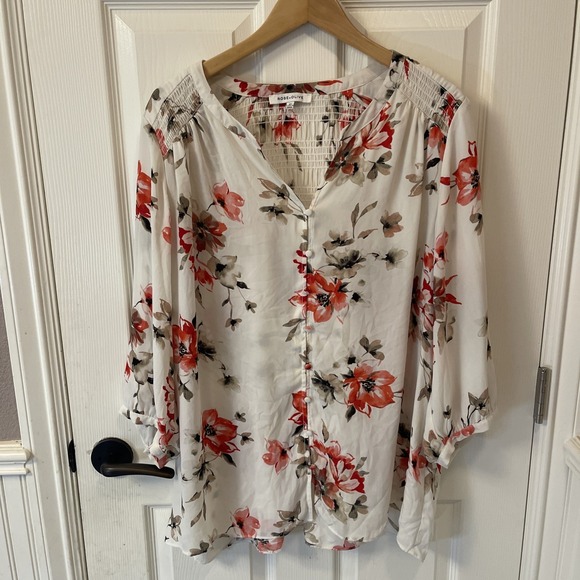 Rose & Olive Tops - Rose + Olive Women's 2X floral Flowy button down blouse 3/4 Sleeves Cream